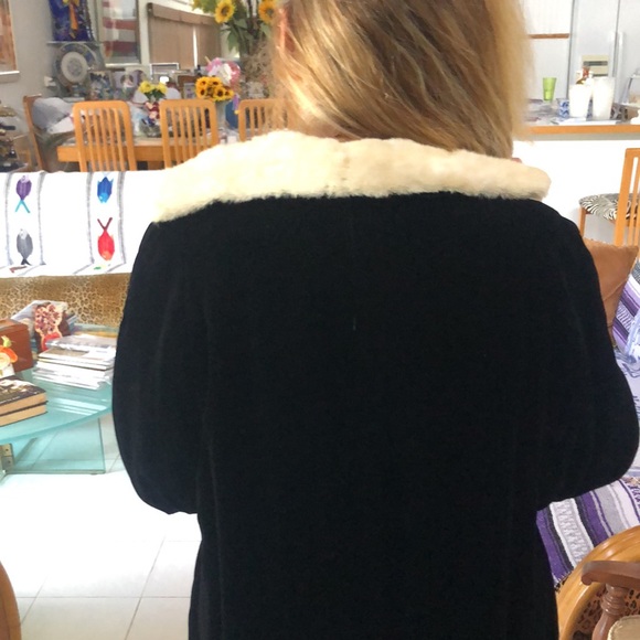 Gorgeous black high-quality velvet vintage fur-trimmed full length coat.ptp 20” - Picture 7 of 10
